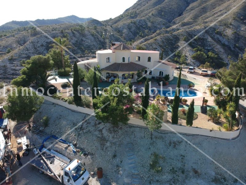 REF: V036 Indrukwekkende villa in Orxeta